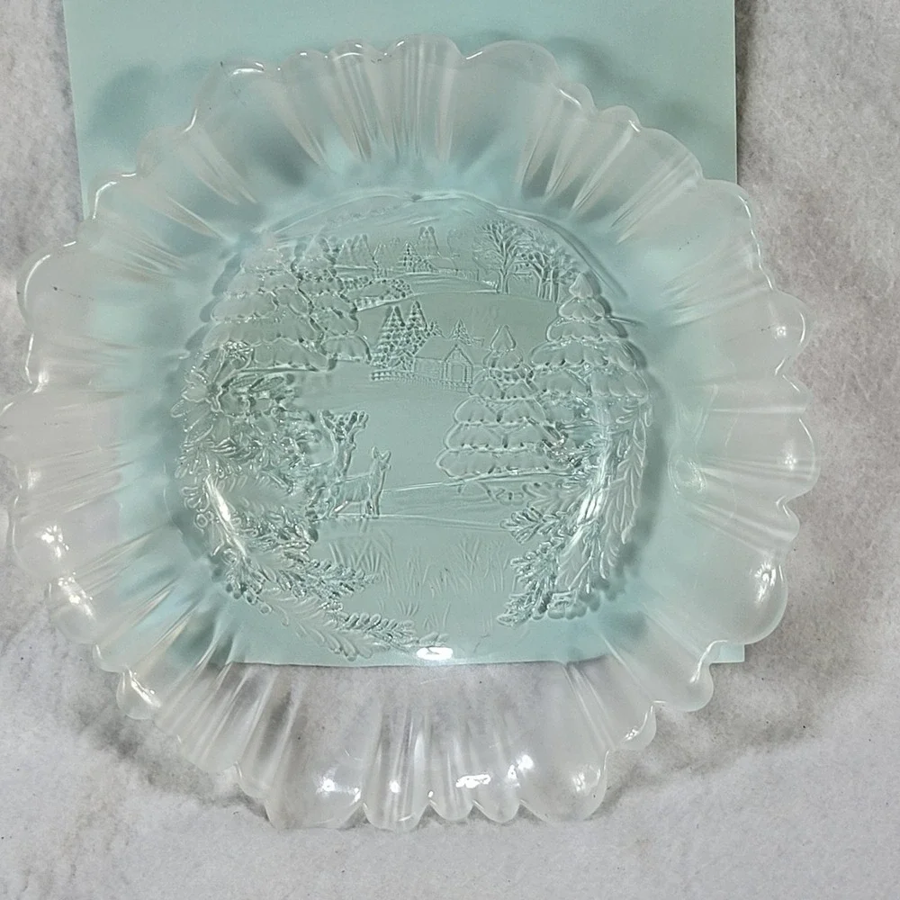 Mikasa Winter Dreams Frosted Glass Christmas Winter Scene Bowl Scalloped Edge